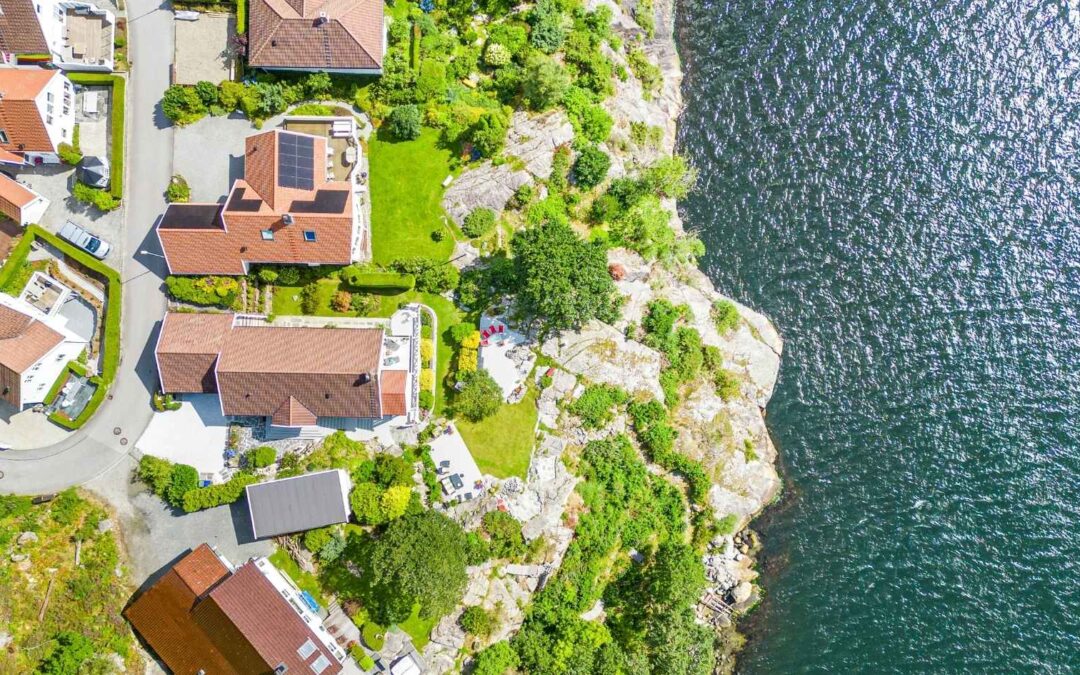 Outdoor Tiling in Pearl Beach: Design Ideas That Withstand Coastal Conditions